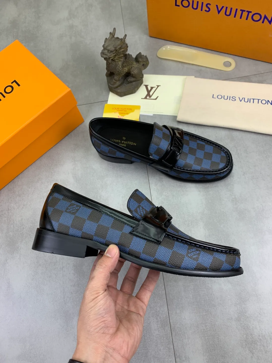 Men's men's shoes 💰P520 New style 💶[LOUIS VUITTON] Water-dyed Niuli Original order New style 🍀LV Louis Vuitton *——Top version of LV classic leather shoes! Made of imported original calfskin, original leather side strips and wear-resistant high-end rubber outsole! High quality products! Color: Black optional Size: 39-44 (45 customized)